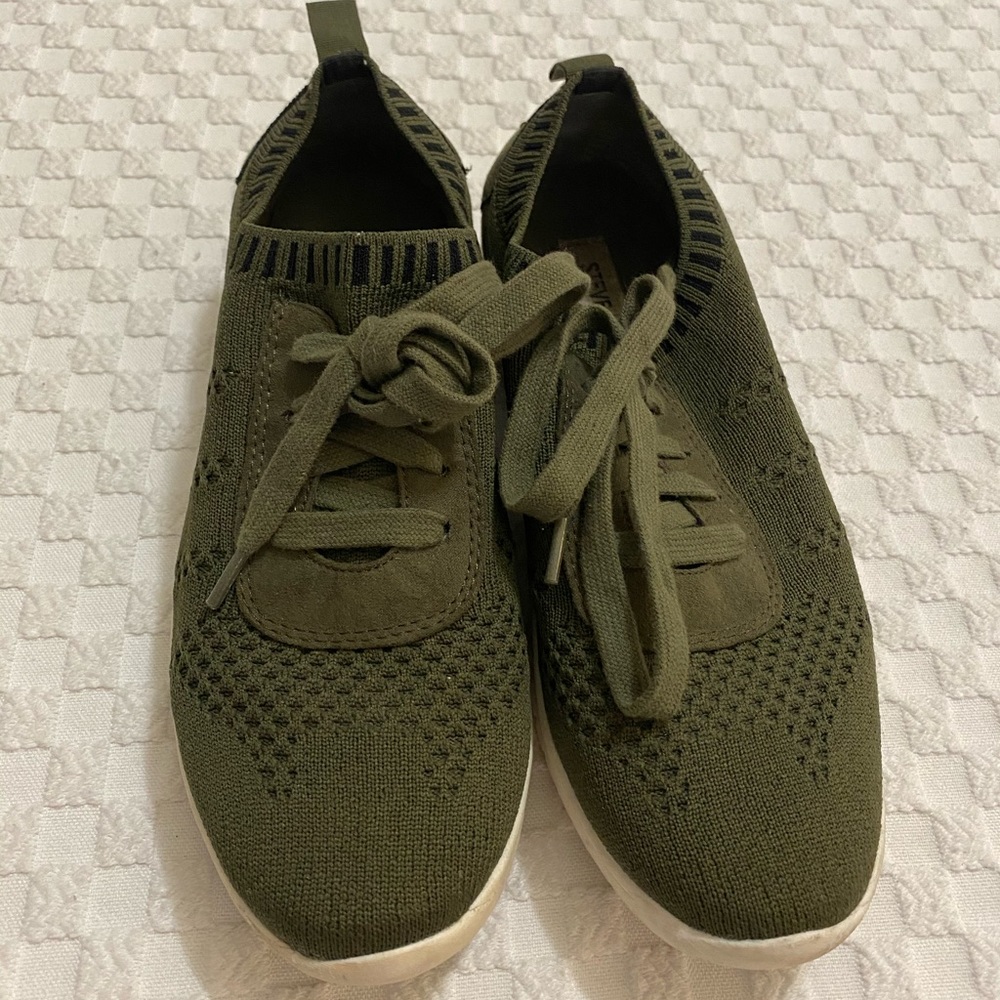Size 6 Steve Madden slip on sneakers